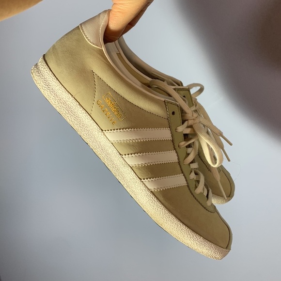 Adidas originals gazelles blue bottoms cream beige white soles size US women 8.5 - Picture 3 of 10